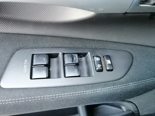 Toyota Auris-13