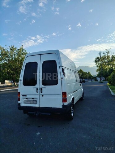 Ford Transit-5