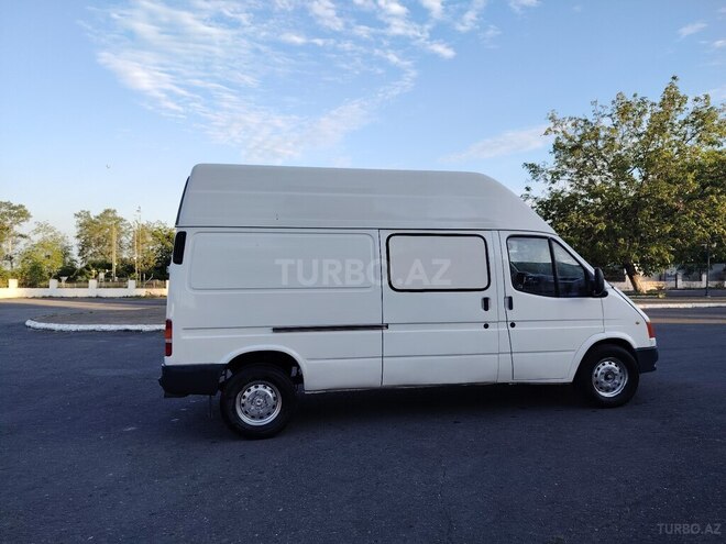 Ford Transit-10