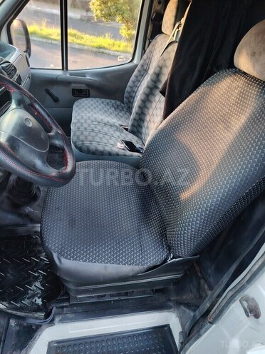Ford Transit-12