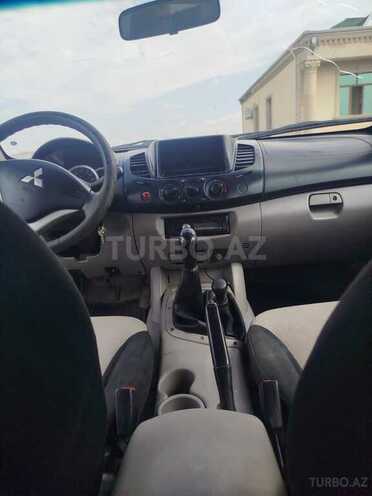 Mitsubishi L200-10