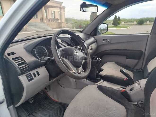 Mitsubishi L200-4
