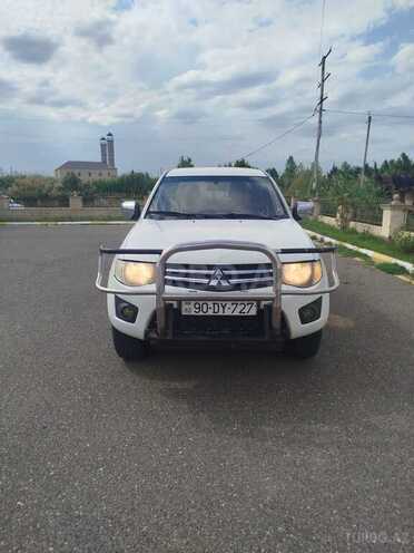 Mitsubishi L200-1