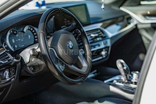 BMW 530e-14