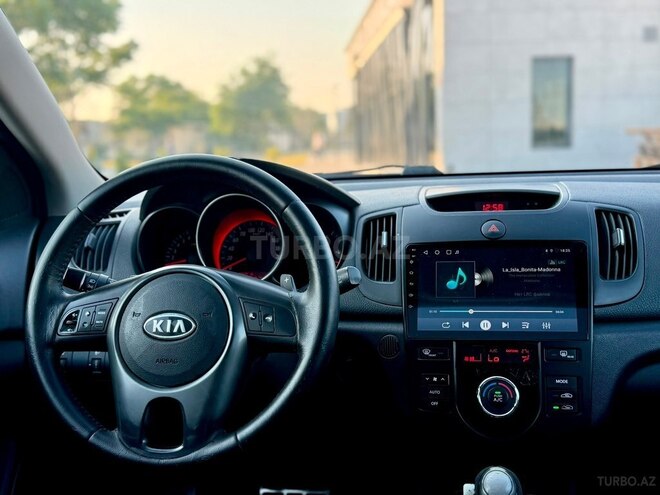 Kia Cerato-11