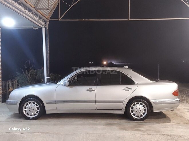 Mercedes E 240-6
