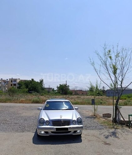 Mercedes E 240-1
