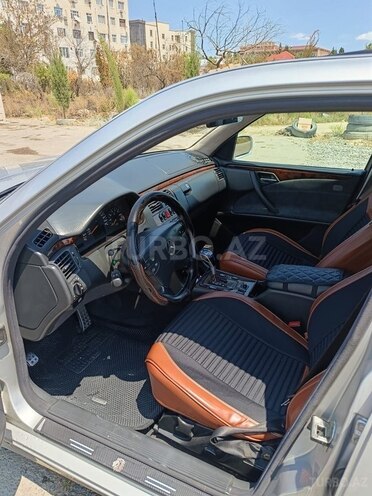 Mercedes E 240-11