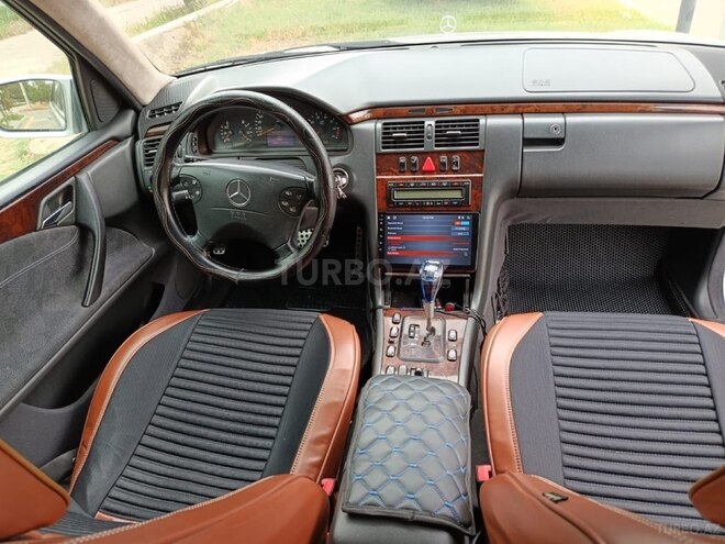 Mercedes E 240-8