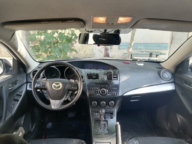 Mazda 3-8