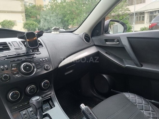 Mazda 3-10