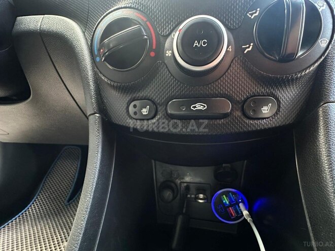 Hyundai Accent-15