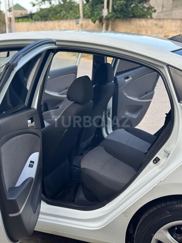 Hyundai Accent-9
