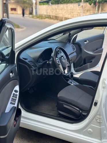 Hyundai Accent-8