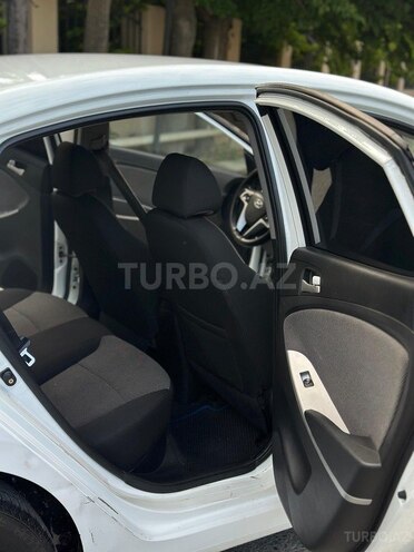 Hyundai Accent-10