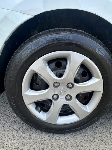 Hyundai Accent-14