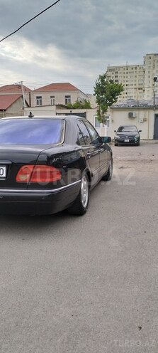 Mercedes E 240-5
