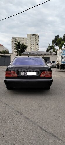 Mercedes E 240-2