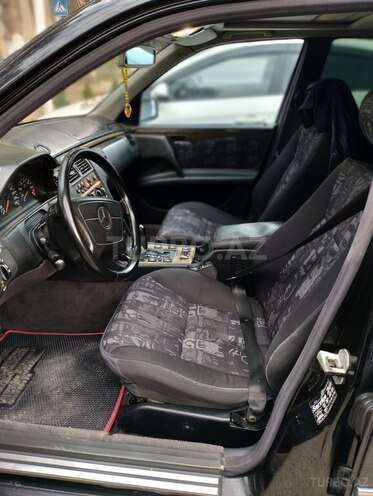 Mercedes E 240-6