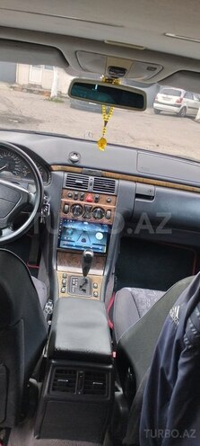 Mercedes E 240-3