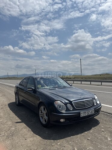 Mercedes E 320-1