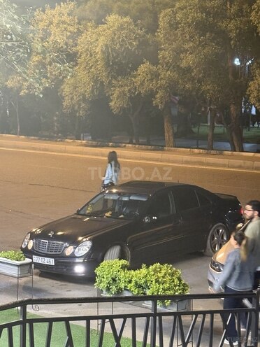 Mercedes E 320-5