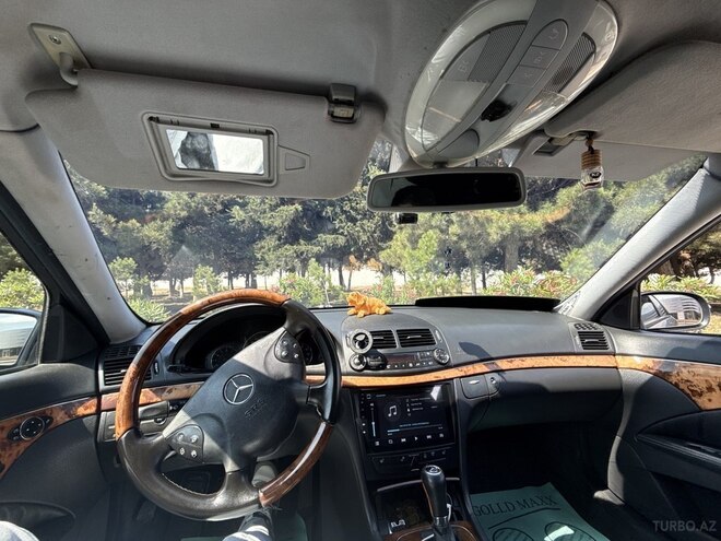 Mercedes E 320-13