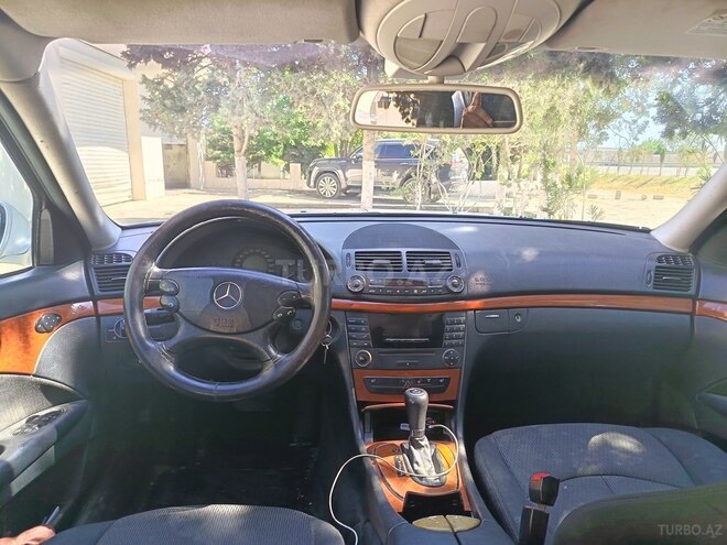 Mercedes E 220-2