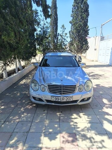 Mercedes E 220-1