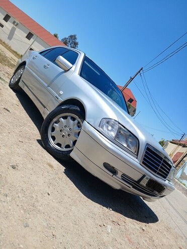 Mercedes C 220-2