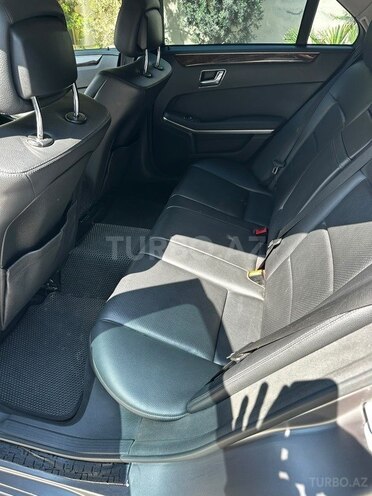 Mercedes E 220-2
