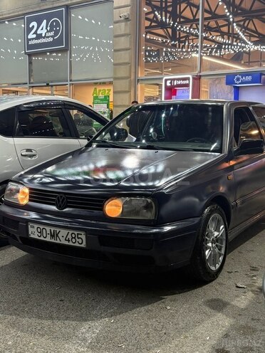 Volkswagen Golf-1