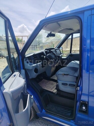 Ford Transit-8