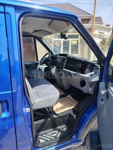 Ford Transit-9