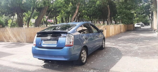 Toyota Prius-8