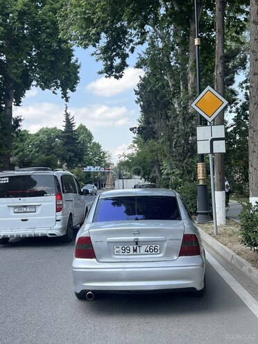 Opel Vectra-4