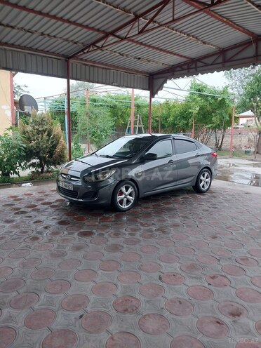 Hyundai Accent-13