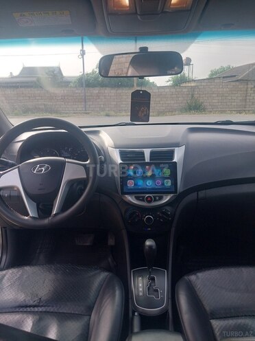 Hyundai Accent-14