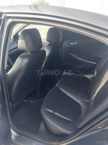 Hyundai Accent-16