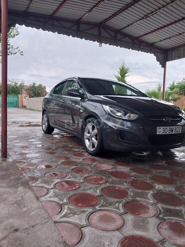 Hyundai Accent-11