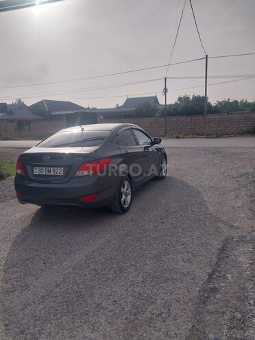 Hyundai Accent-7