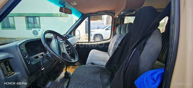 Ford Transit-5
