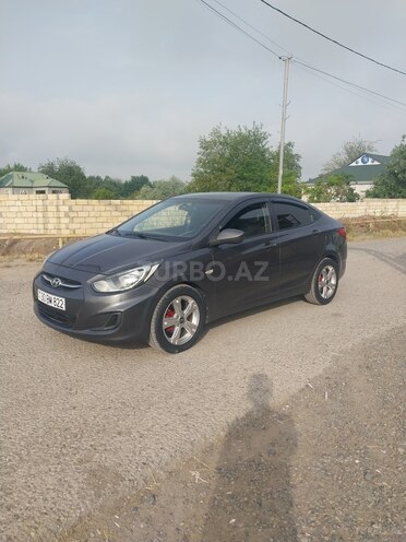 Hyundai Accent-2