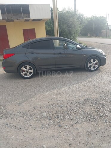 Hyundai Accent-6