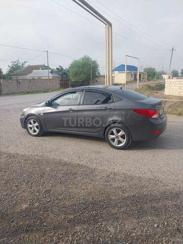 Hyundai Accent-10