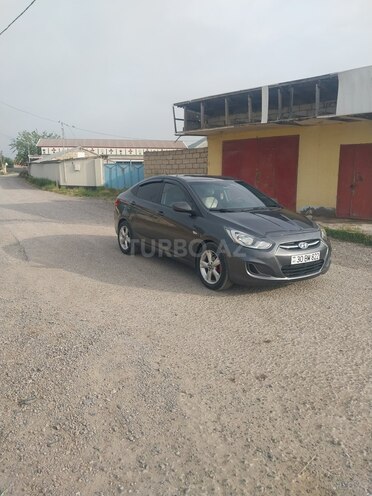 Hyundai Accent-4