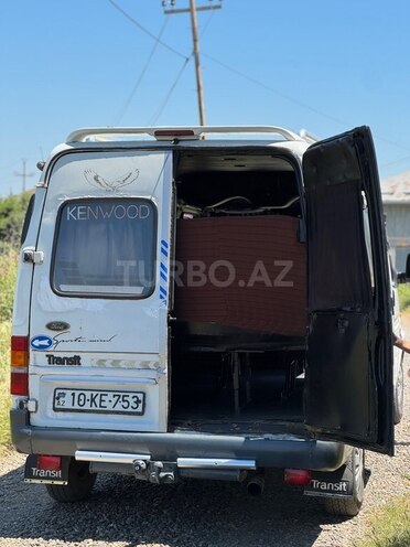 Ford Transit-4