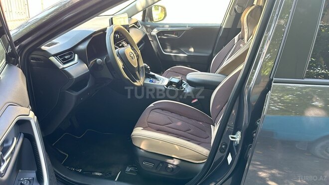 Toyota RAV4-8