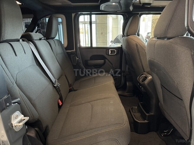 Jeep Wrangler-13