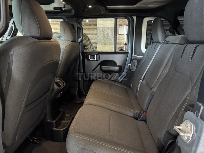 Jeep Wrangler-12